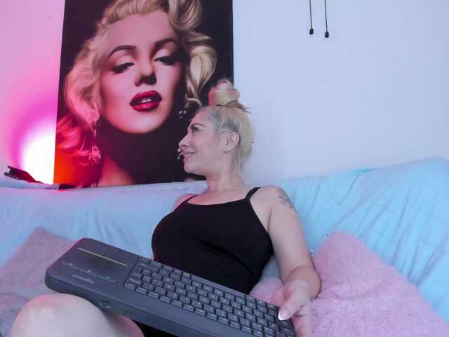 viktoria-davis live cam on BongaCams