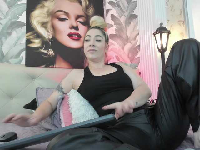 viktoria-davis live cam on BongaCams