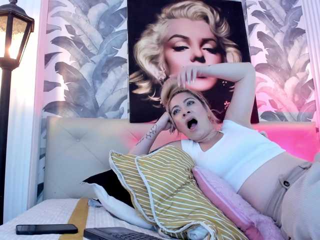 viktoria-davis live cam on BongaCams