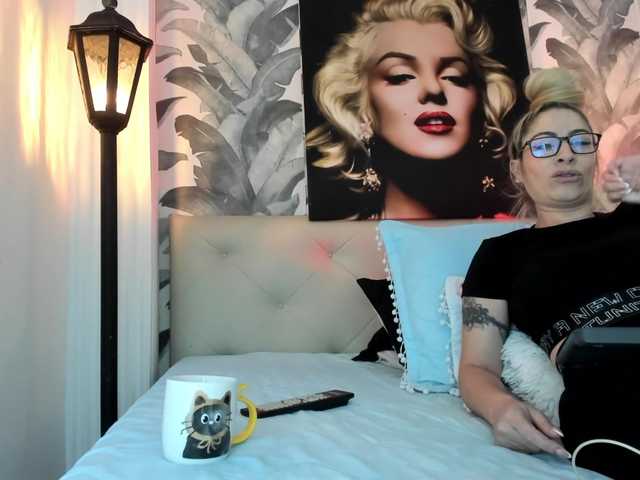 viktoria-davis live cam on BongaCams