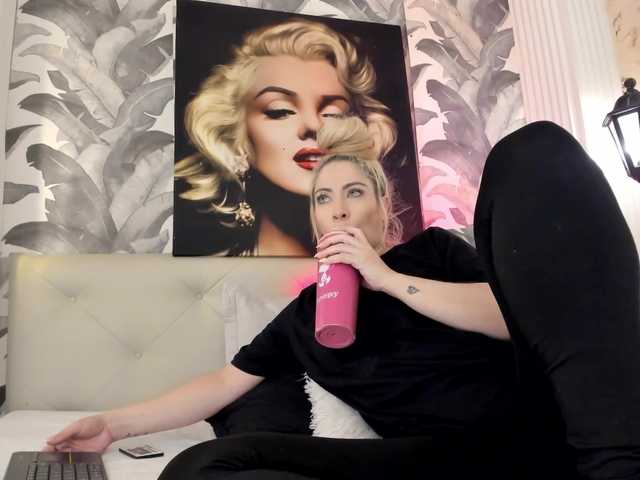 viktoria-davis live cam on BongaCams