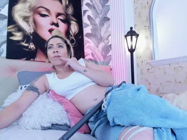 viktoria-davis live cam on BongaCams