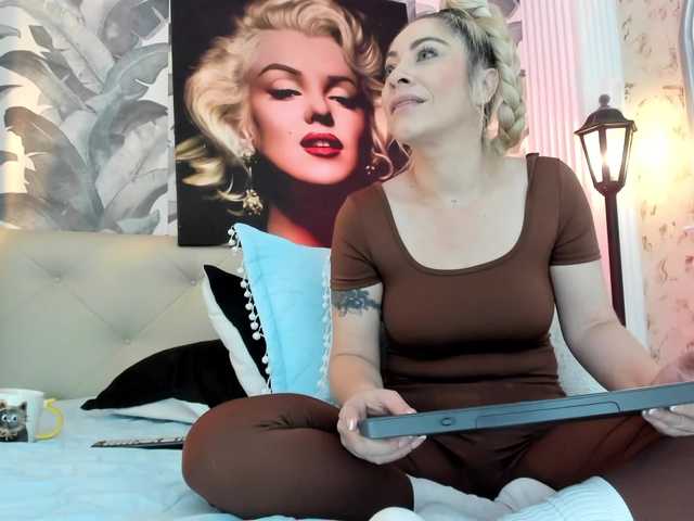 viktoria-davis live cam on BongaCams
