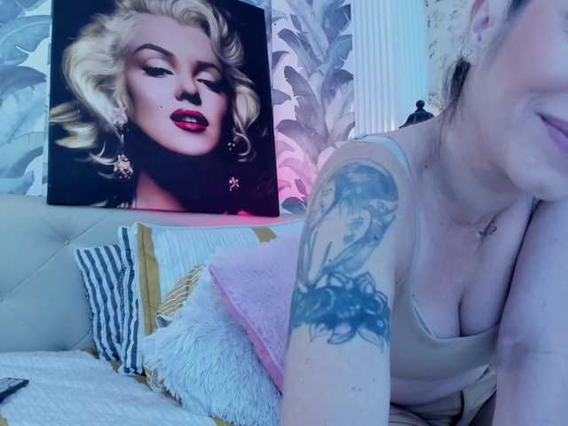 viktoria-davis live cam on BongaCams