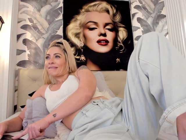 viktoria-davis live cam on BongaCams