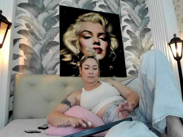viktoria-davis live cam on BongaCams