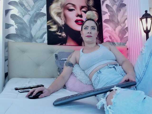 viktoria-davis live cam on BongaCams