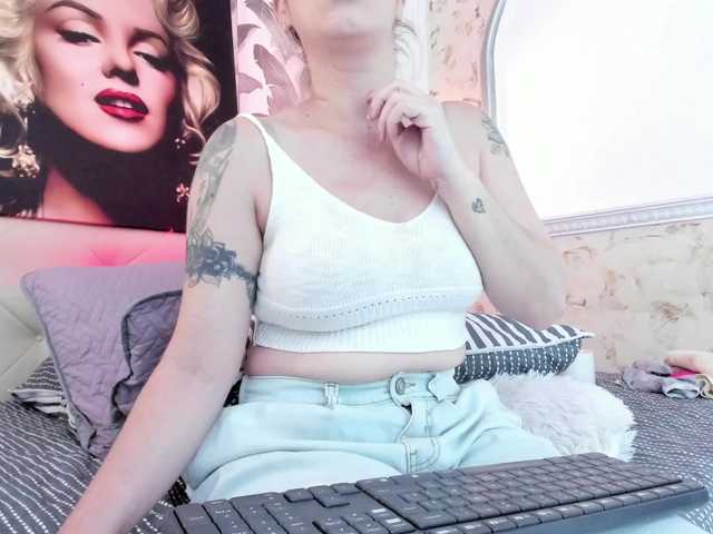 viktoria-davis live cam on BongaCams