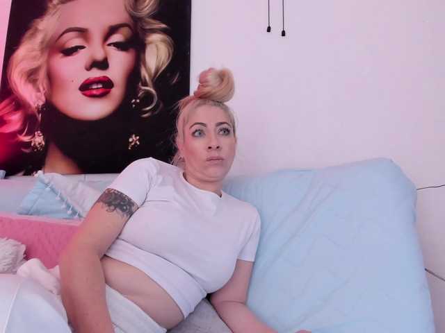viktoria-davis live cam on BongaCams