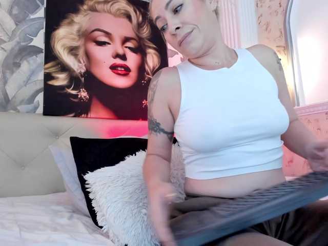 viktoria-davis live cam on BongaCams