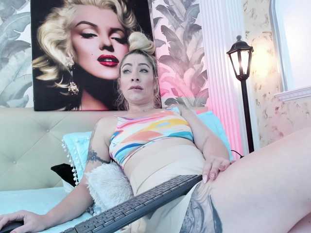 viktoria-davis live cam on BongaCams
