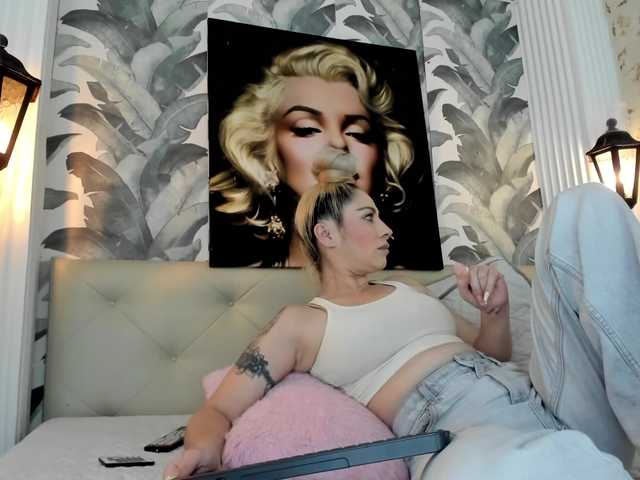viktoria-davis live cam on BongaCams