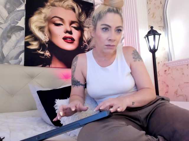 viktoria-davis live cam on BongaCams