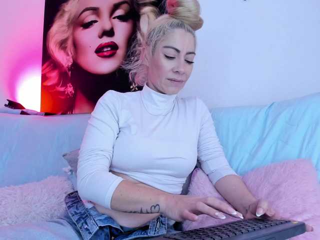 viktoria-davis live cam on BongaCams