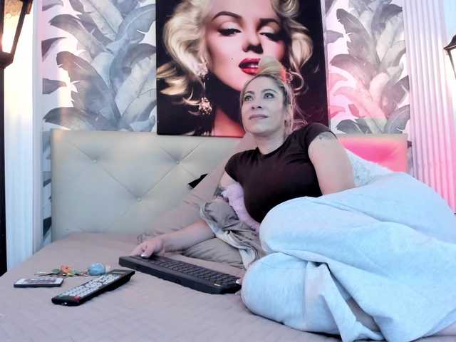viktoria-davis live cam on BongaCams