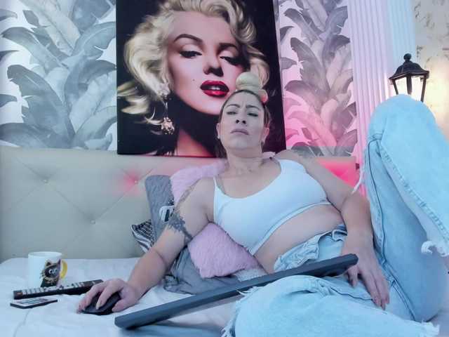 viktoria-davis live cam on BongaCams