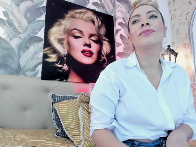 viktoria-davis live cam on BongaCams