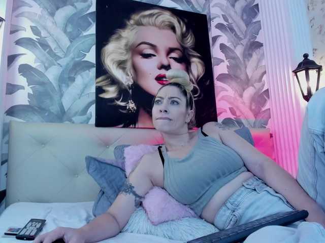viktoria-davis live cam on BongaCams