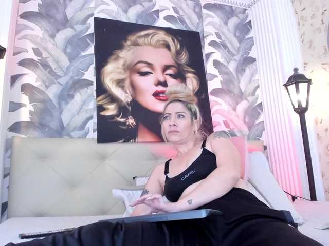 viktoria-davis live webcam show