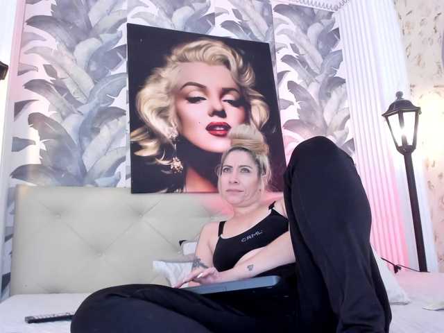 viktoria-davis live webcam show