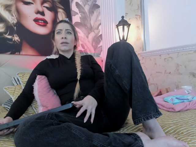 viktoria-davis live cam on BongaCams