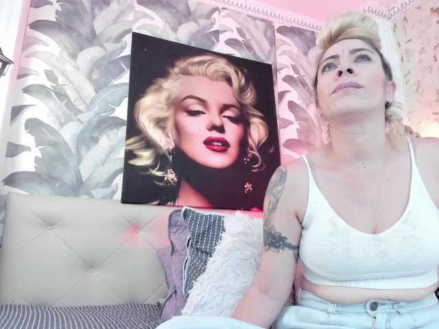 viktoria-davis live cam on BongaCams