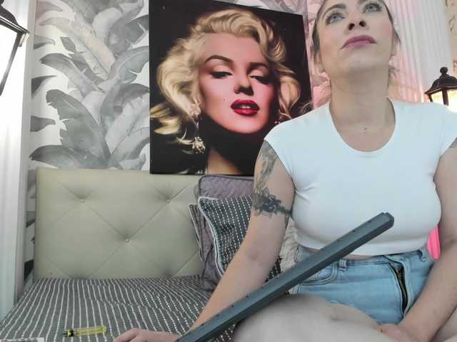 viktoria-davis live cam on BongaCams