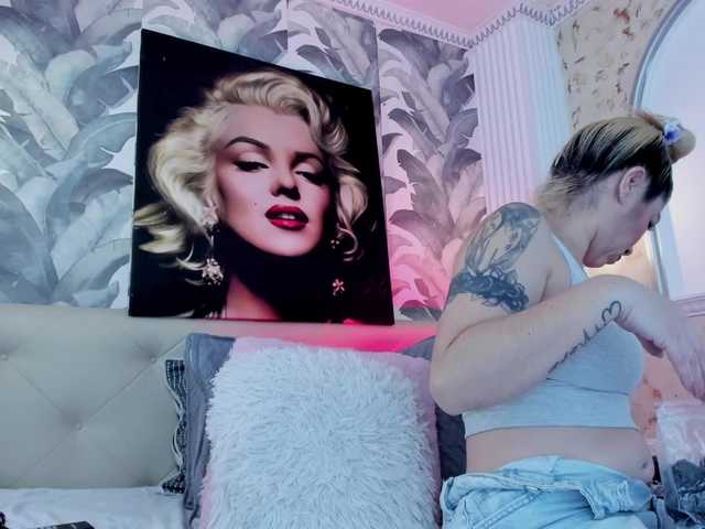 viktoria-davis live cam on BongaCams