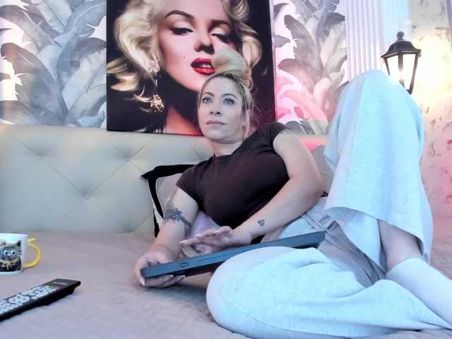 viktoria-davis live webcam show