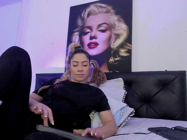 viktoria-davis live cam on BongaCams
