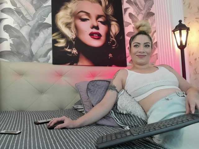 viktoria-davis live cam on BongaCams