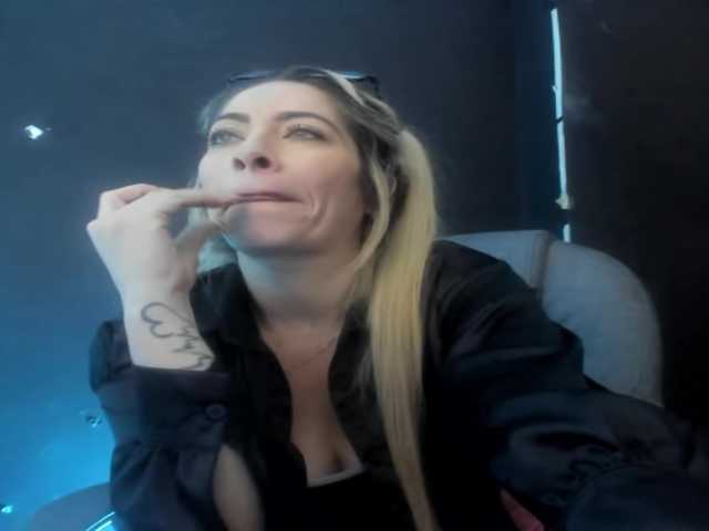 viktoria-davis's BongaCams show and profile