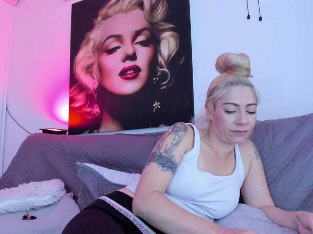viktoria-davis live cam on BongaCams