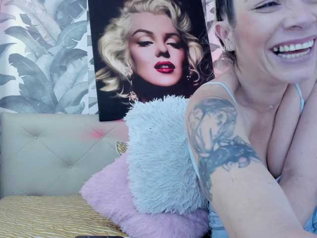 viktoria-davis live cam on BongaCams