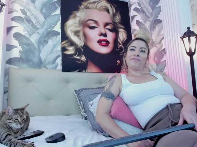 viktoria-davis live cam on BongaCams