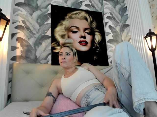 viktoria-davis live cam on BongaCams