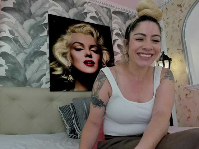 viktoria-davis live cam on BongaCams