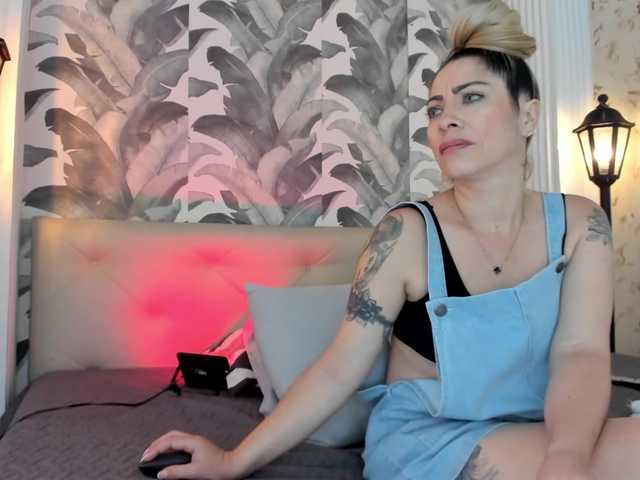 viktoria-davis's BongaCams show and profile