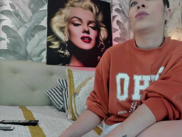 viktoria-davis — live female cam
