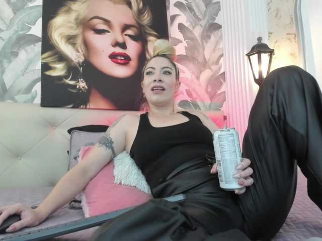 viktoria-davis live cam on BongaCams