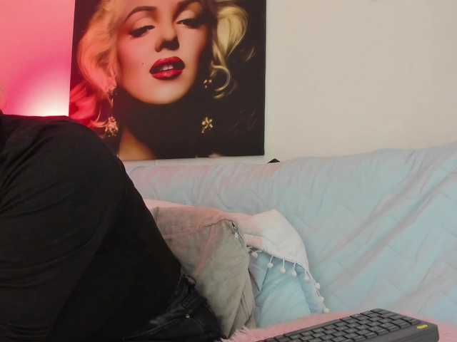 viktoria-davis live cam on BongaCams