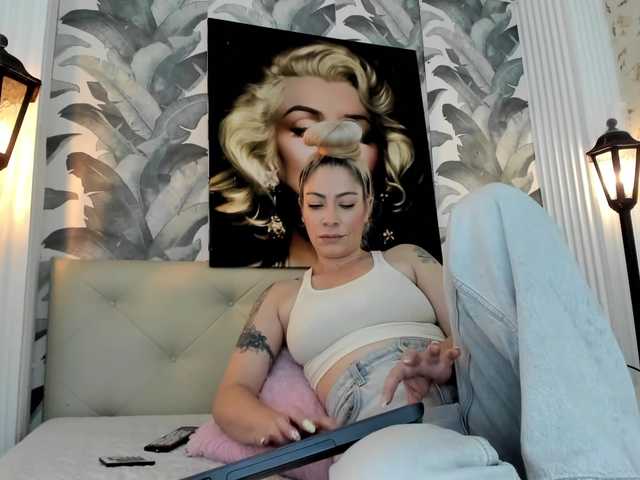 viktoria-davis live cam on BongaCams