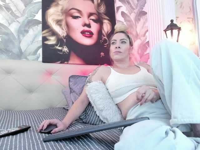 viktoria-davis live cam on BongaCams