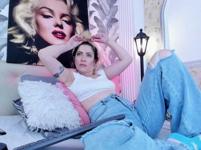 viktoria-davis live cam on BongaCams