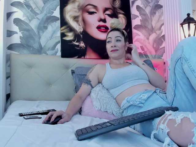 viktoria-davis live cam on BongaCams