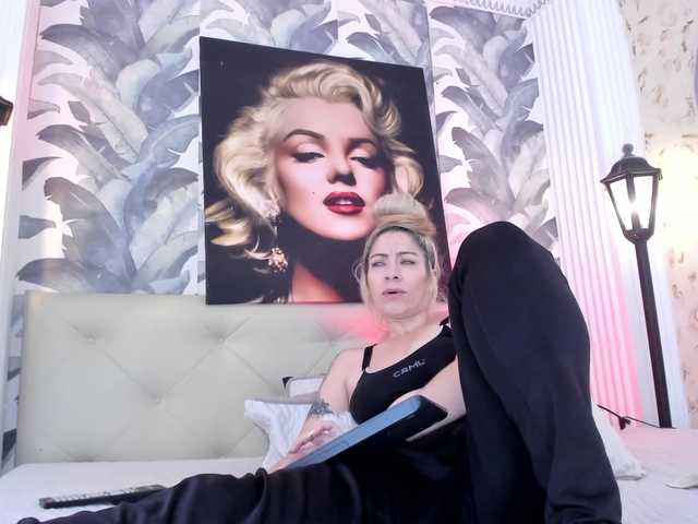 viktoria-davis live webcam show