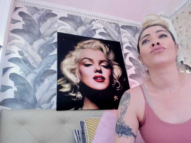 viktoria-davis live cam on BongaCams