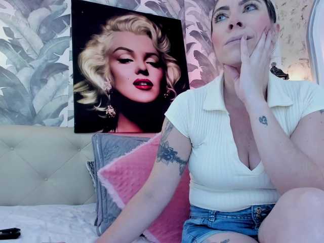 viktoria-davis live cam on BongaCams