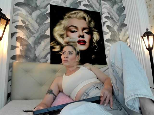 viktoria-davis live cam on BongaCams