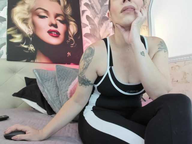 viktoria-davis live cam on BongaCams
